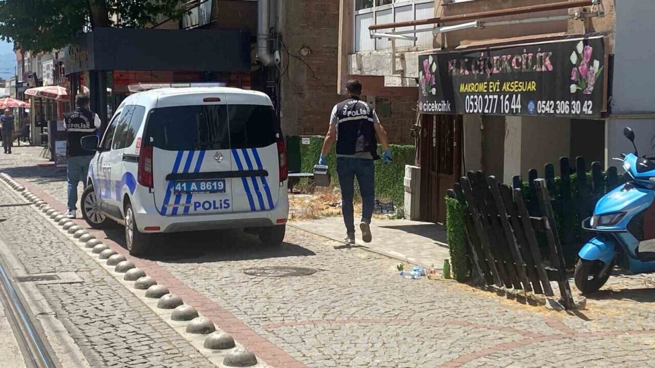 İzmit'te 40 yaşındaki Muharrem Çelikkaya, abisi tarafından evde hareketsiz bulunarak